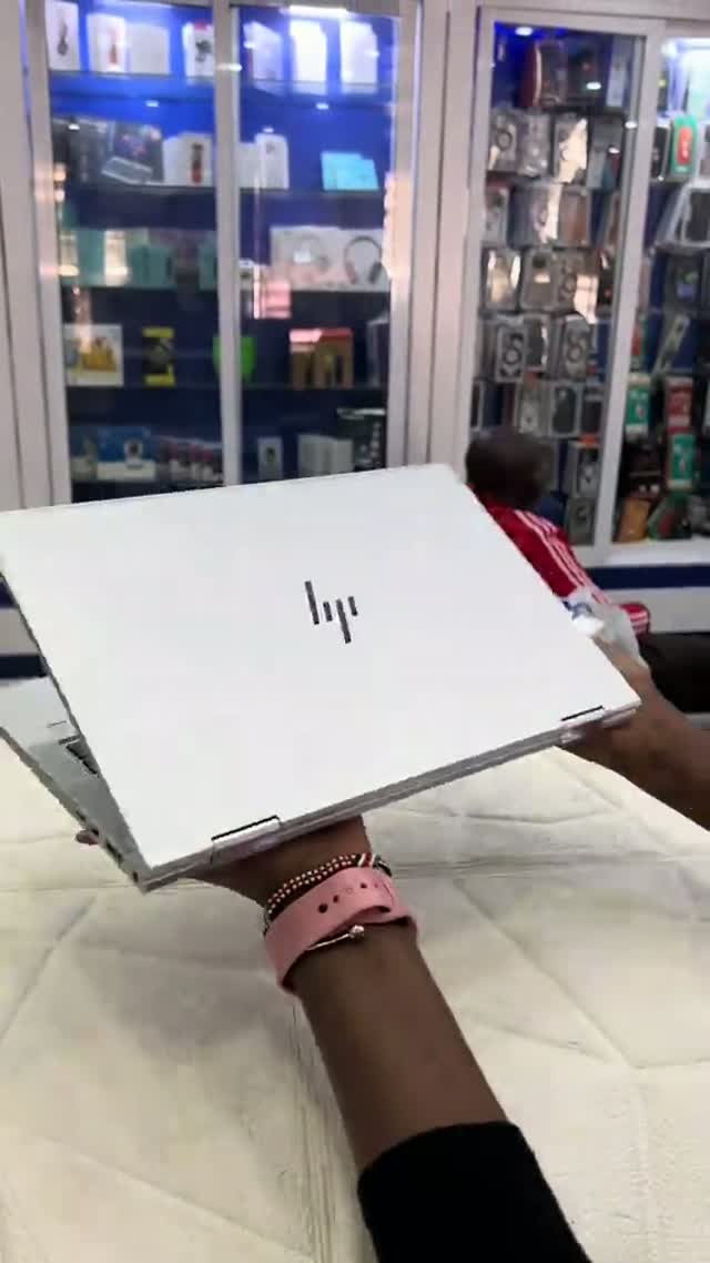 iPhone Mpya Boksi