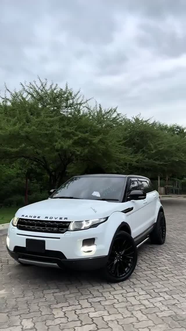 Kitanda Nyeupe na Kabati
